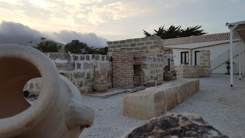 Casa Vacanze Senia Del Rais ฟาวีญานา ภายนอก รูปภาพ