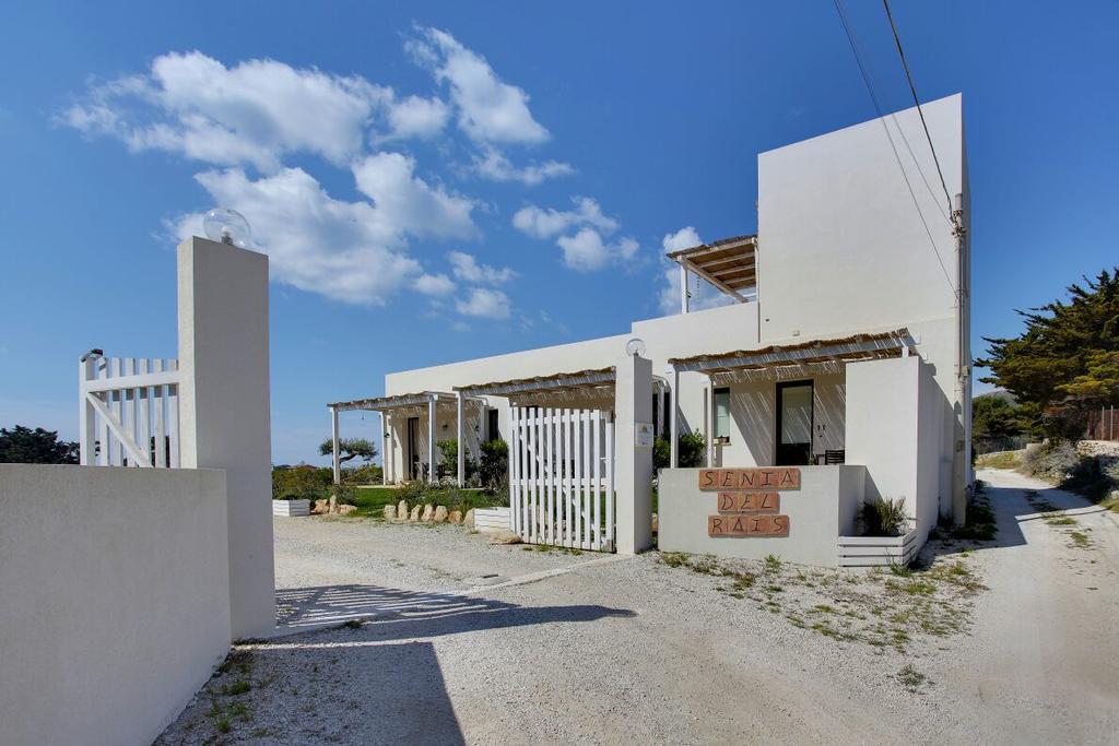 Casa Vacanze Senia Del Rais ฟาวีญานา ภายนอก รูปภาพ